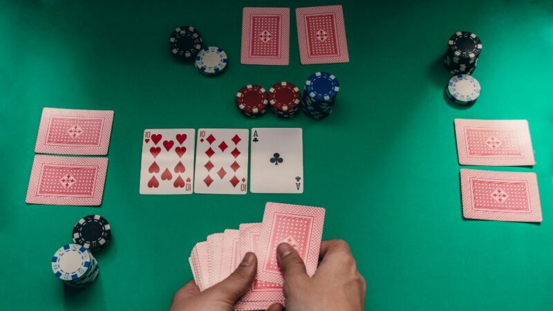 4 כללים ל- 3 משחקי קלפים